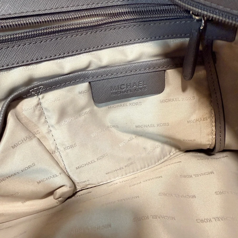 Michael Kors Jet Set Travel Saffiano leather tote bag